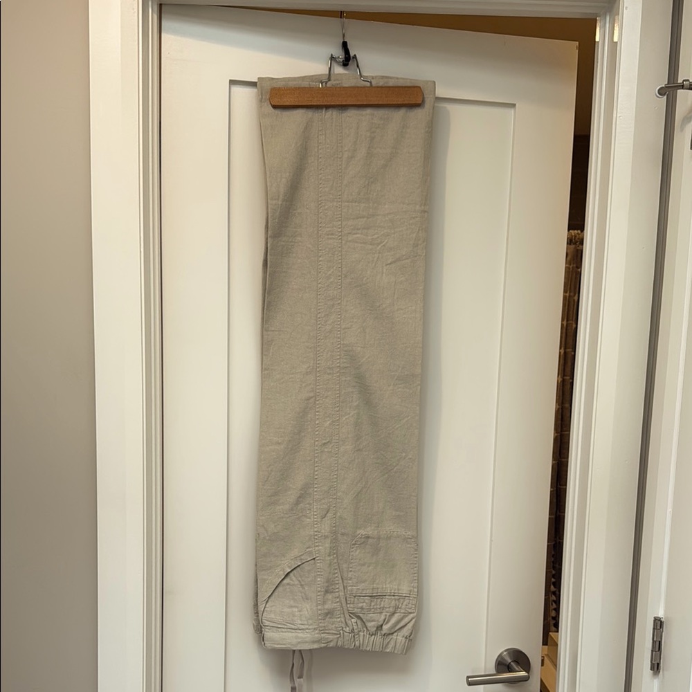 Beautiful oatmeal linen-blend pants